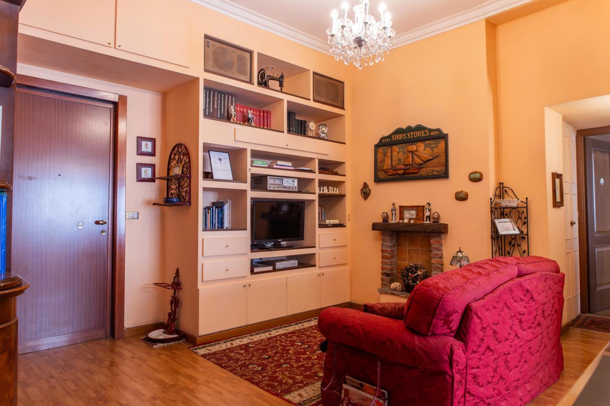 Duomo Walking Distance Elegant Flat With View * Milan