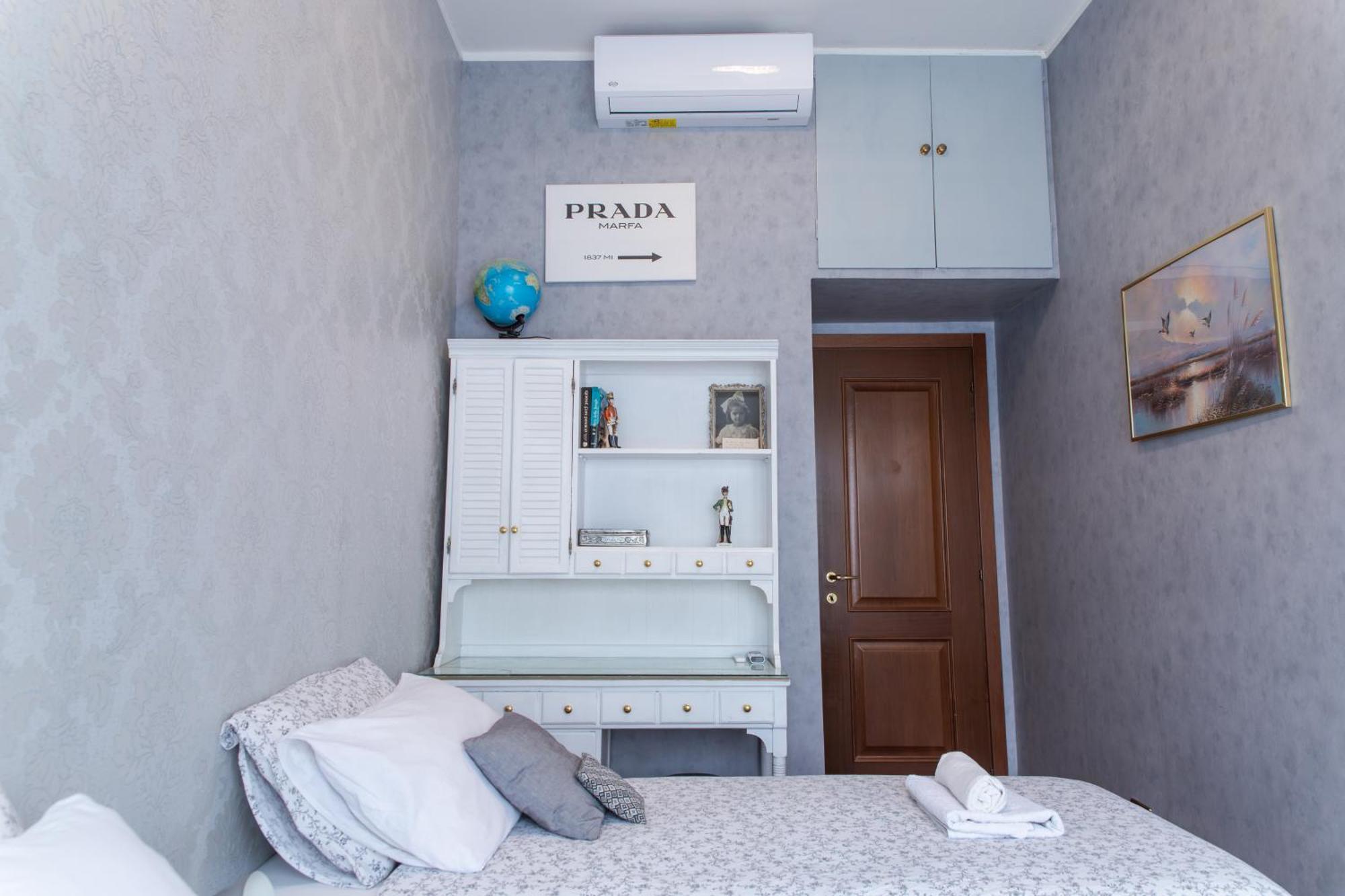 Duomo Walking Distance Elegant Flat With View Apartment Milan