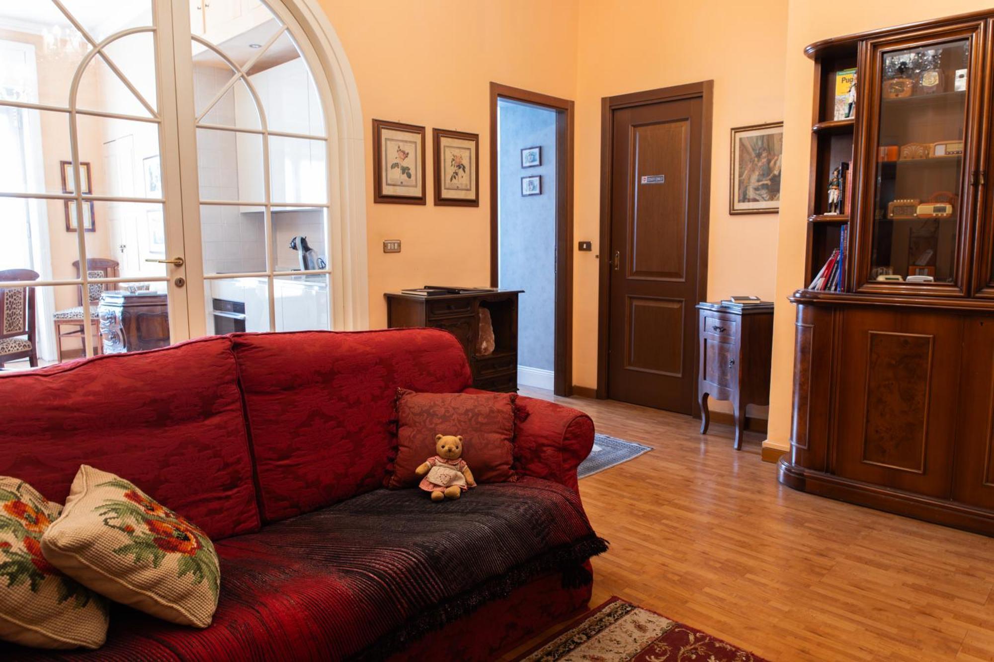 Duomo Walking Distance Elegant Flat With View Milan